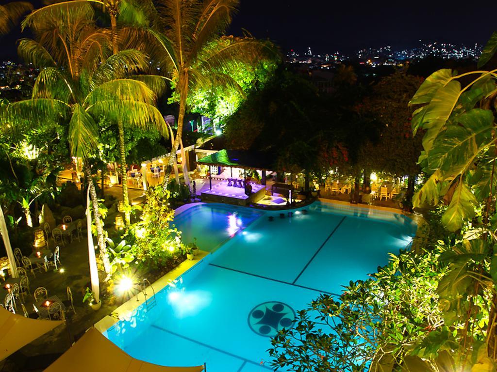 Mesra Business & Resort Hotel Samarinda Exterior photo