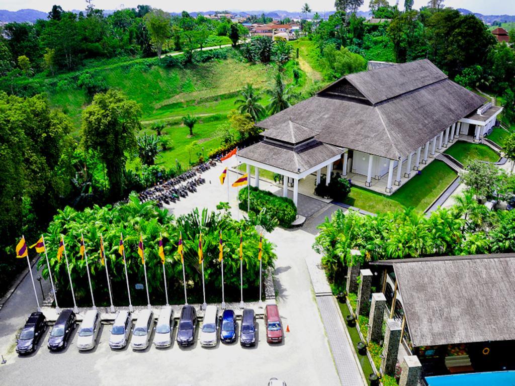 Mesra Business & Resort Hotel Samarinda Exterior photo