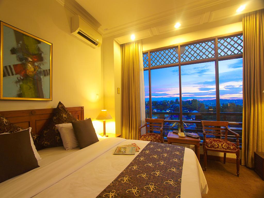 Mesra Business & Resort Hotel Samarinda Exterior photo
