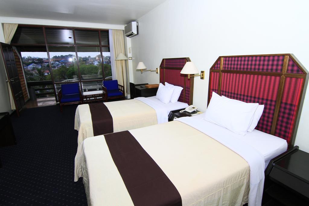 Mesra Business & Resort Hotel Samarinda Exterior photo