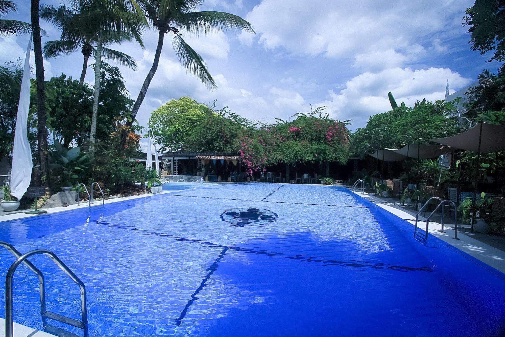 Mesra Business & Resort Hotel Samarinda Exterior photo