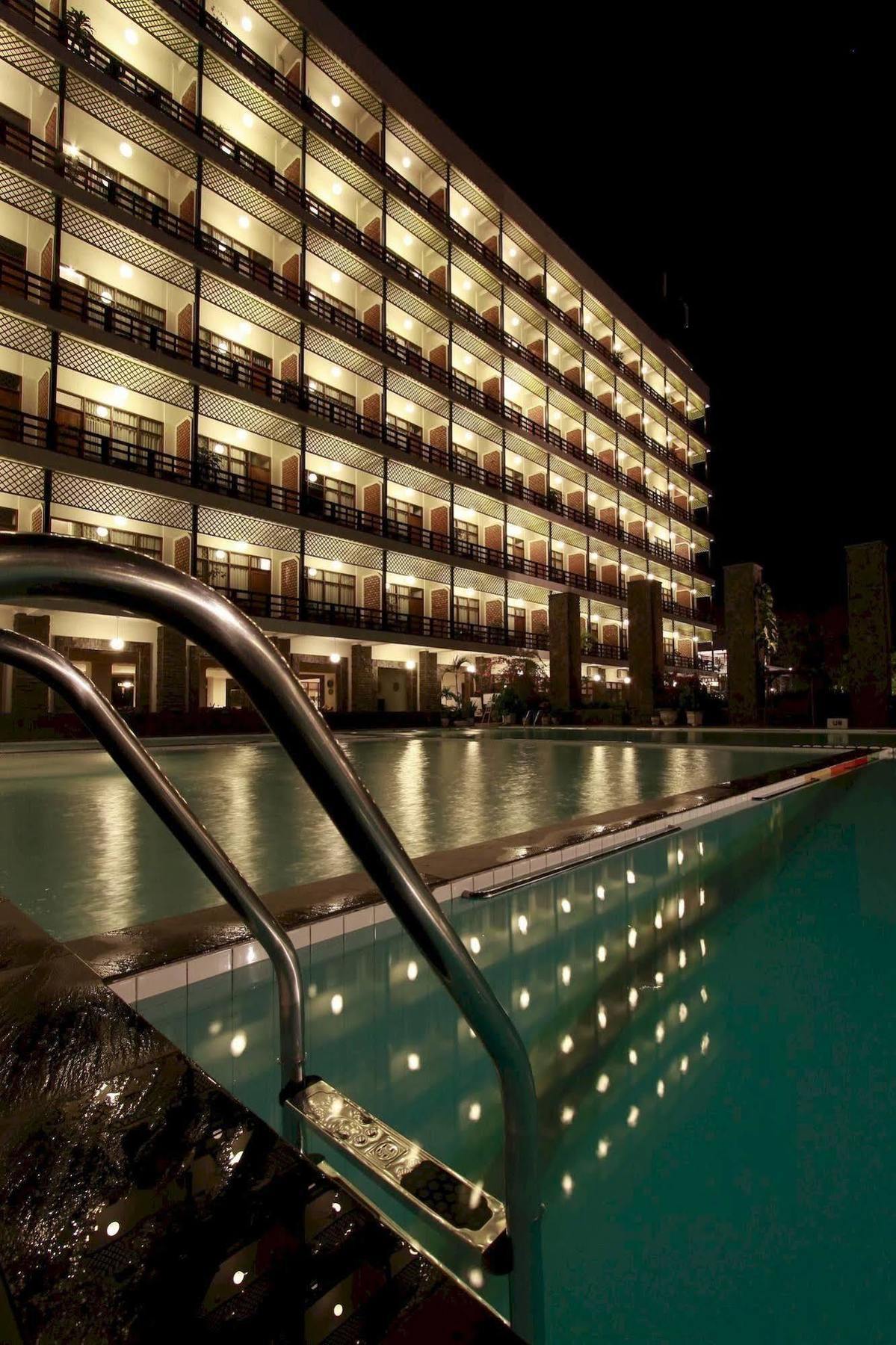 Mesra Business & Resort Hotel Samarinda Exterior photo