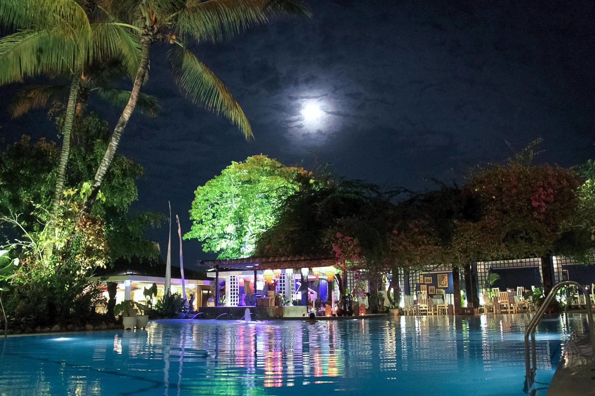 Mesra Business & Resort Hotel Samarinda Exterior photo