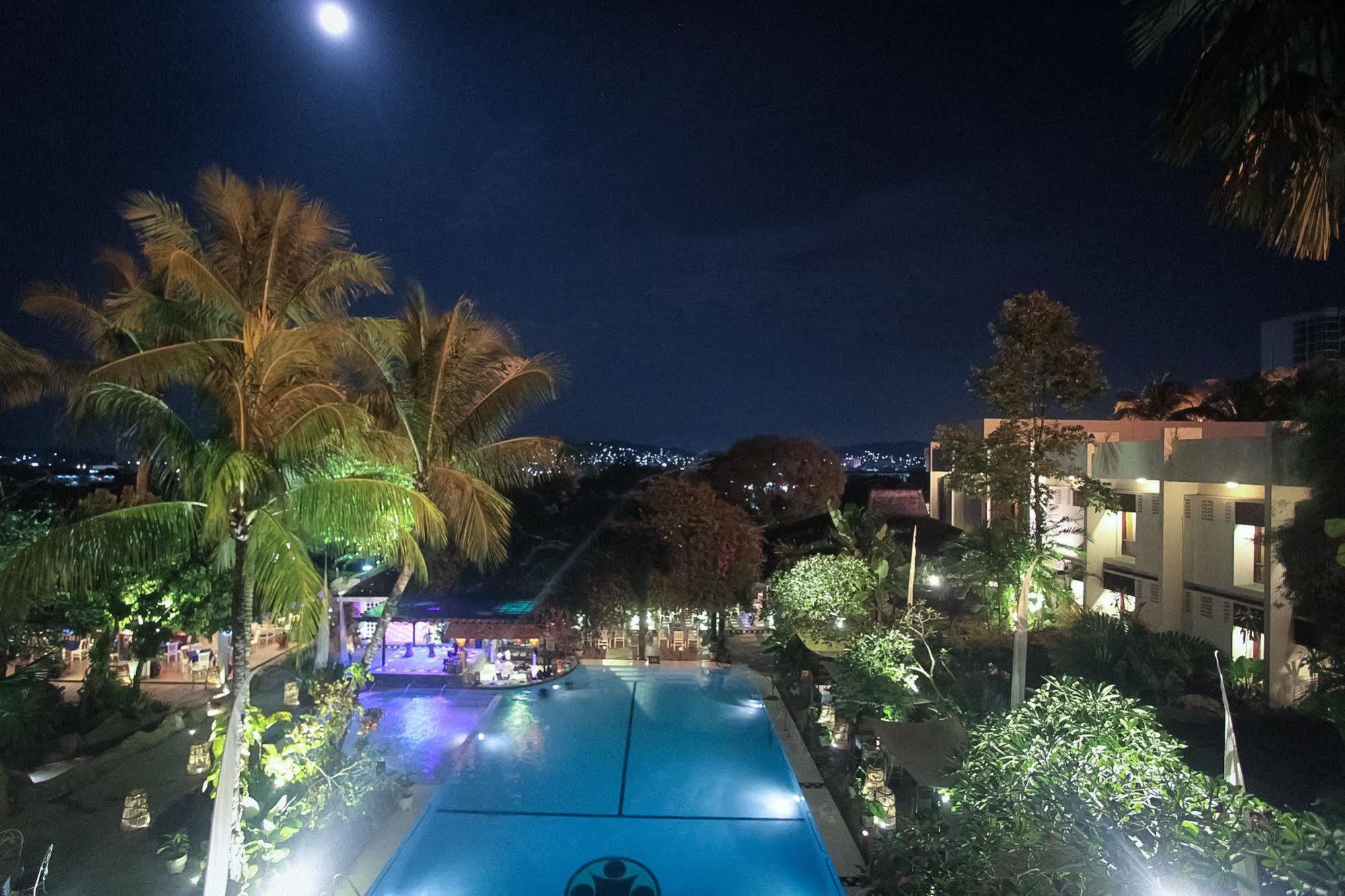 Mesra Business & Resort Hotel Samarinda Exterior photo