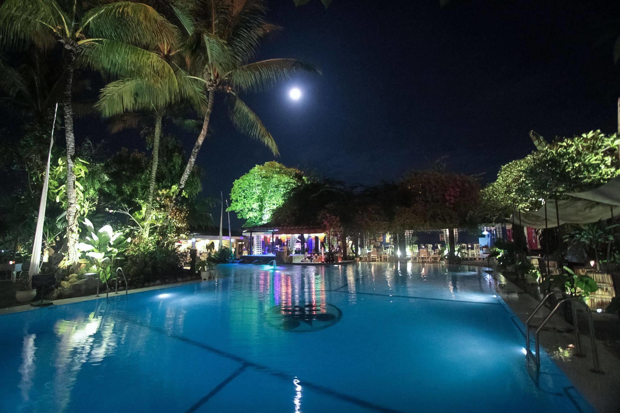 Mesra Business & Resort Hotel Samarinda Exterior photo