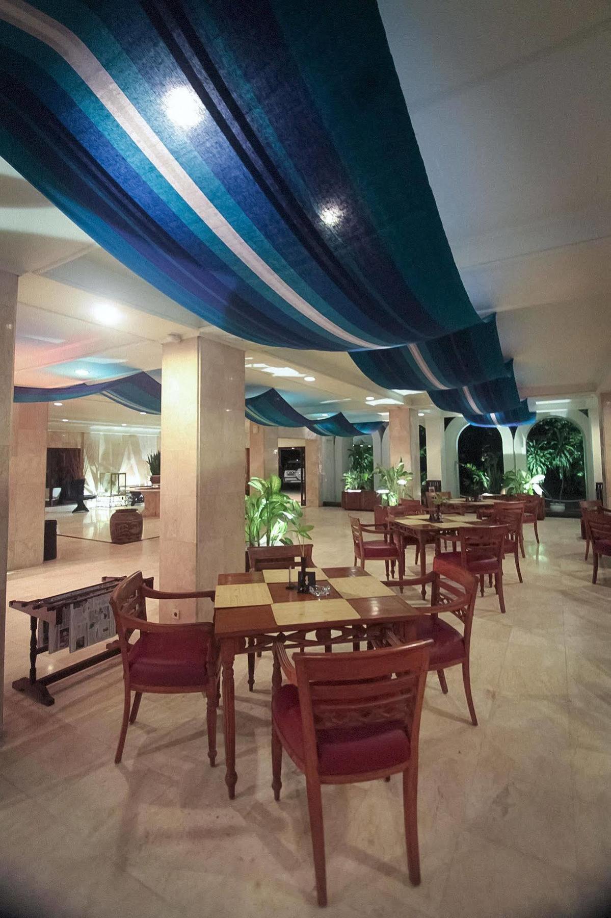 Mesra Business & Resort Hotel Samarinda Exterior photo